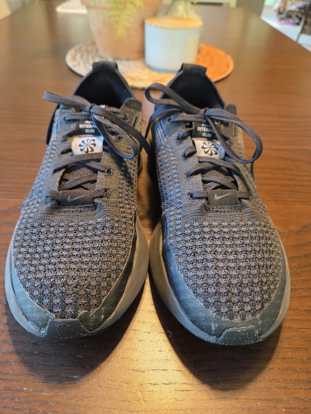 Nike Interact Run Triple Black Flyknit Running Shoes Size 7 Excellent Condition